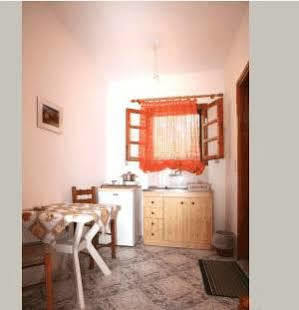 Karidies Apartment Skopelos Town Bagian luar foto