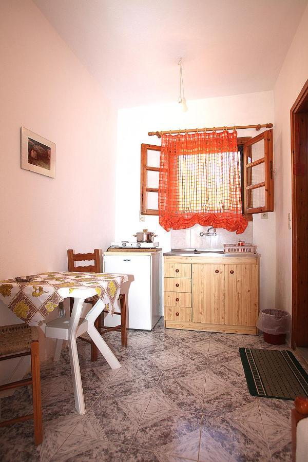 Karidies Apartment Skopelos Town Bagian luar foto